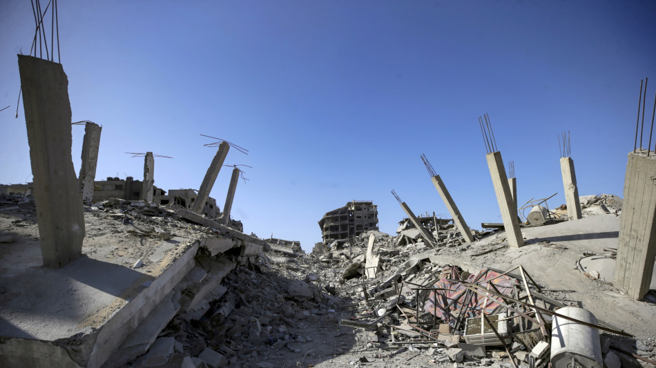 Media, 3 palestinesi uccisi a Gaza, erano in zona vietata