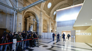 Premi&egrave;re journ&eacute;e du proc&egrave;s de huit personnes impliqu&eacute;es dans l'assassinat de Samuel Paty
