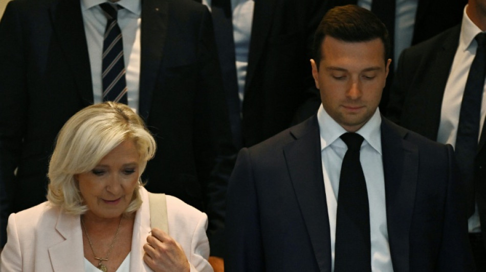 La extrema derecha francesa afirma que "no se quedar&aacute; de brazos cruzados" tras acusaciones de antisemitismo