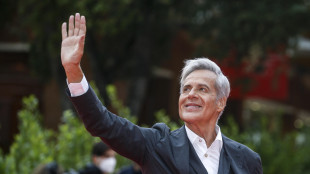 Prosegue il progetto 'Frammenti' di Baglioni, Claudia Gerini recita 'Amori in corso'