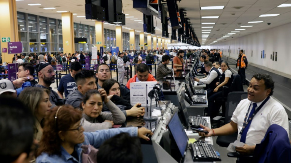 El principal aeropuerto de Per&uacute; reanuda los vuelos tras problemas en la pista de aterrizaje