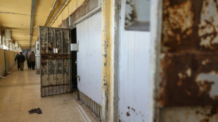 Tras a&ntilde;os de tormentos, los presos salen tambale&aacute;ndose de la c&aacute;rcel "matadero" de Siria