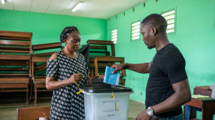 Gabon: cl&ocirc;ture des votes sur la nouvelle Constitution du r&eacute;gime militaire