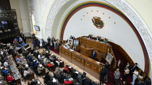 Parlamento de Venezuela posterga debate de pol&eacute;mica ley contra "el fascismo"