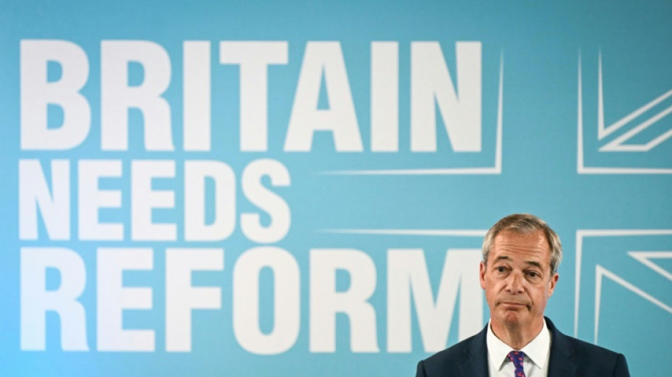 El ultraderechista brit&aacute;nico Farage ensalza el "impulso" de su partido Reform UK de cara a las legislativas
