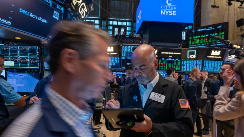 Wall Street cl&ocirc;ture en hausse, records pour S&P 500 et Dow Jones