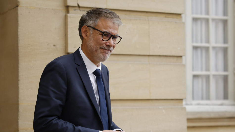 Bayrou, partiti in guerra civile, vogliono caduta governo