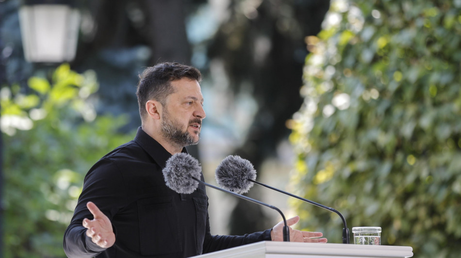 Zelensky, 'la Russia mobiliter&agrave; 300mila persone dopo le elezioni'