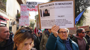 Scontri a Bagnoli per l'America's Cup, poliziotto ferito