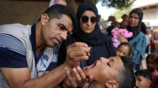 Familias gazat&iacute;es acuden a vacunar a sus ni&ntilde;os contra la polio a pesar del temor a la violencia