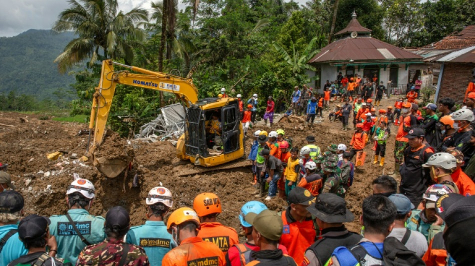 N&uacute;mero de mortos por deslizamentos na Indon&eacute;sia chega a 30