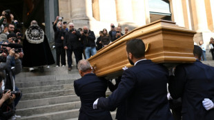 Des centaines de personnes rendent un dernier hommage à Claudia Cardinale à Paris
