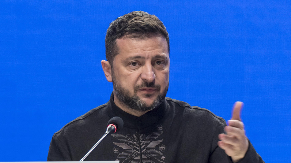 Zelensky, '12 i morti nella notte, difesa aerea &egrave; insufficiente'