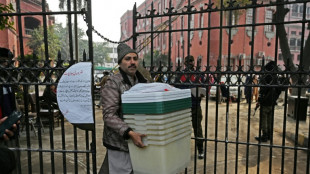 Le Pakistan commence &agrave; voter pour des &eacute;lections contest&eacute;es et sous haute s&eacute;curit&eacute;
