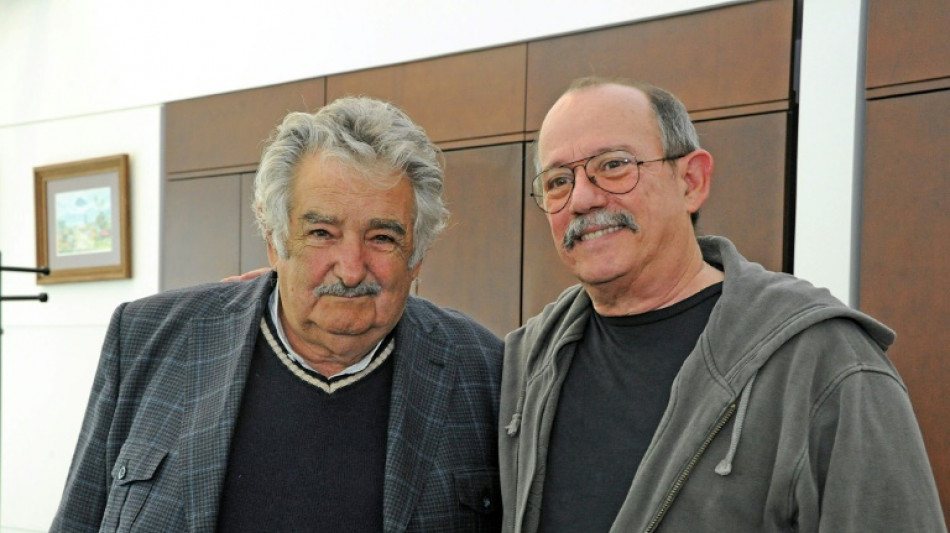 Cantautor cubano Silvio Rodríguez saluda "para siempre" a "Pepe" Mujica