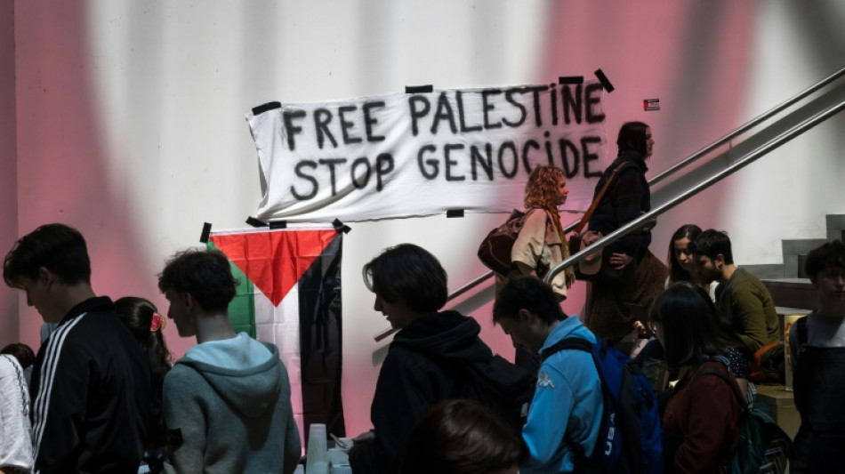 La polic&iacute;a evacua a estudiantes propalestinos de la universidad de Ginebra