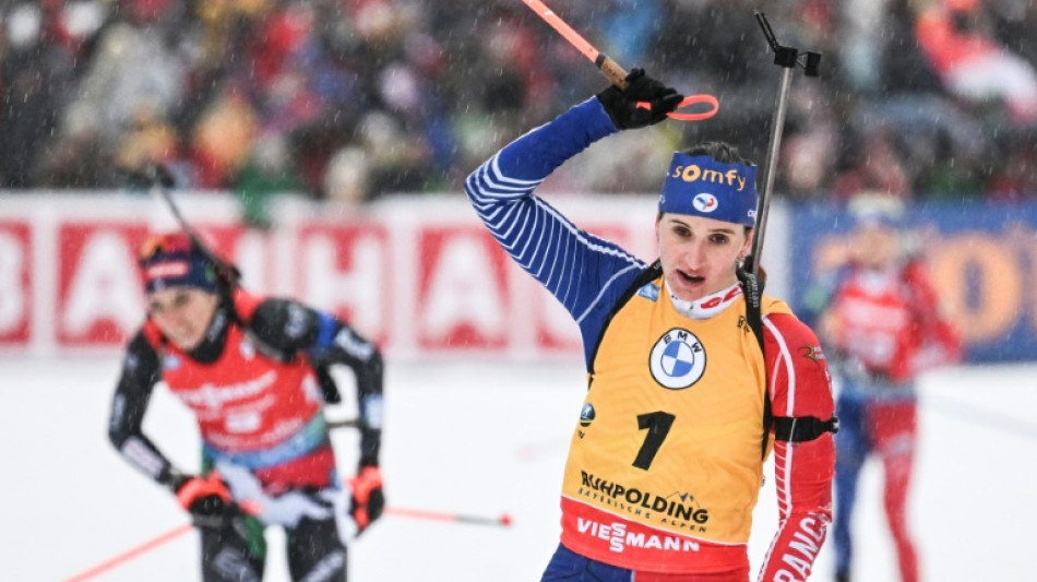Biathlon: Simon s'impose en mass start &agrave; Ruhpolding et conforte son dossard jaune