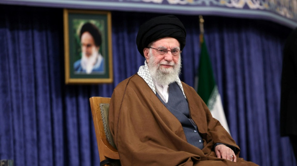 L'Iran ne "reculera pas" face aux manifestations, avertit Khamenei