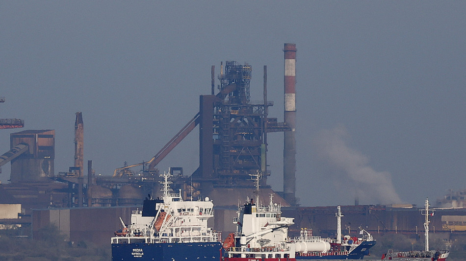 Il prezzo del petrolio oscilla sui 111 dollari al barile