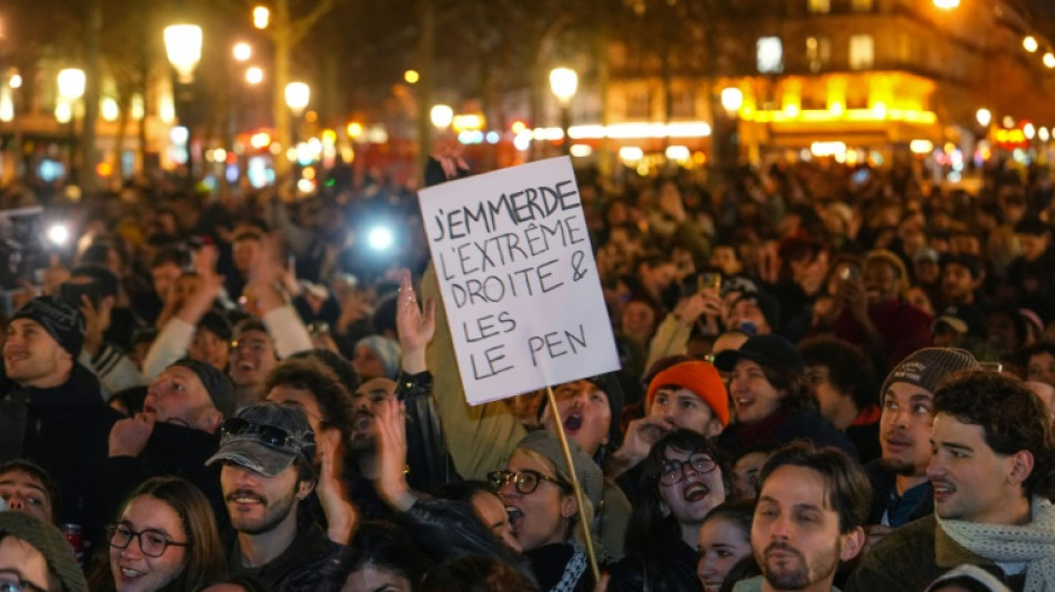 Freudenfeiern nach Le Pens Tod: Franz&ouml;sische Polizei nimmt zehn Menschen in Gewahrsam 