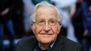Noam Chomsky sale del hospital en Brasil y seguir&aacute; un tratamiento en su casa