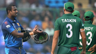 Mathews in World Cup 'timed out' controversy as Sri Lanka make 279
