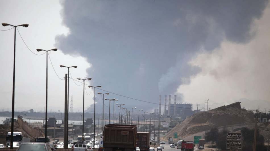 Almeno quattro morti nell'esplosione nel porto iraniano
