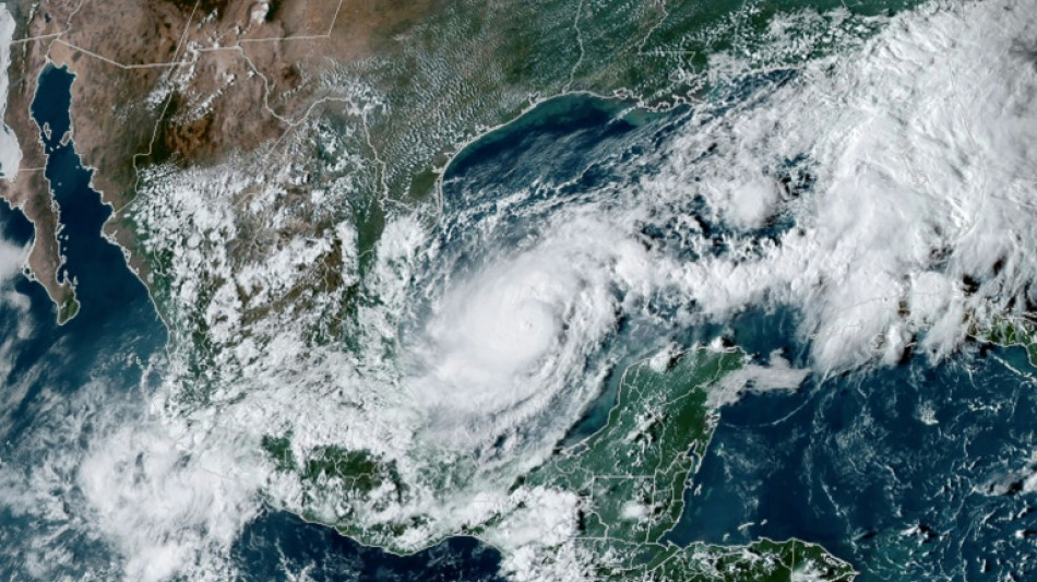 Hurac&aacute;n Milton crece a categor&iacute;a 3, amenaza a M&eacute;xico y Florida