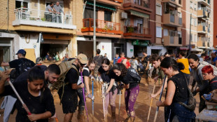 Un ejército de voluntarios se lanza a ayudar a los damnificados por el desastre en Valencia