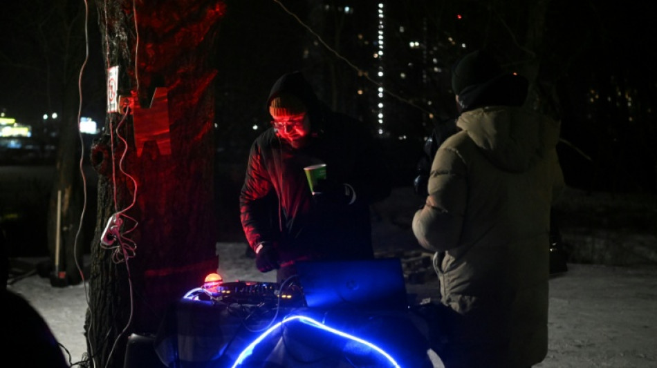 Malgr&eacute; les frappes russes et le froid, Kiev danse le ska