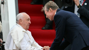 El papa advierte contra "los tr&aacute;gicos caminos de la guerra" en su visita a Luxemburgo