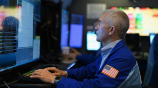 Wall Street ouvre dispers&eacute;e apr&egrave;s des records et un jour f&eacute;ri&eacute;