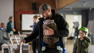 Populist right set to sweep Swiss polls
