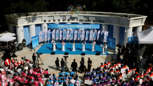 Hong Kong se rend aux urnes apr&egrave;s un incendie meurtrier