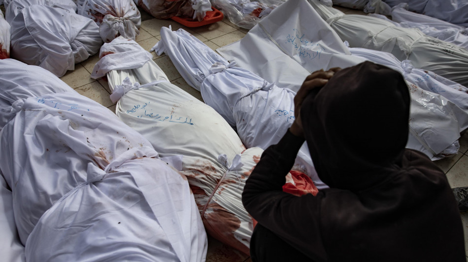 Attacco israeliano a Khan Younis,11 morti tra cui 3 bambini