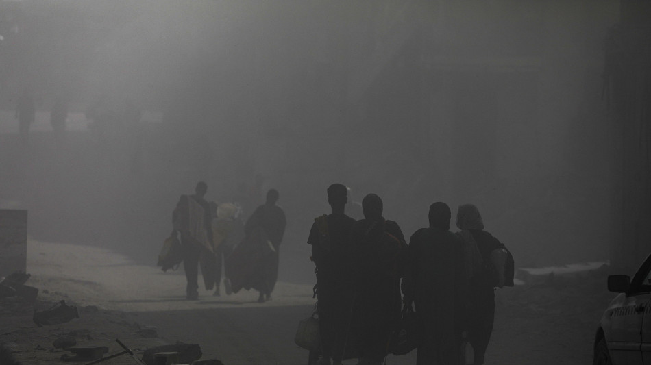 Raid israeliani nella Striscia, almeno 37 morti