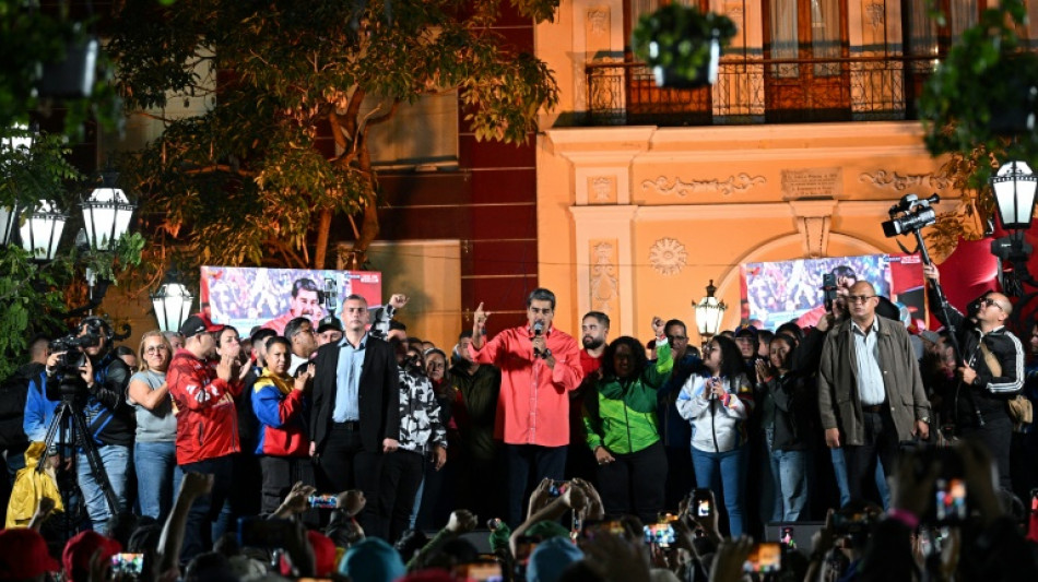 Venezuela: Maduro profite du boycott de l'opposition pour s'offrir une majorité écrasante au Parlement et dans les régions