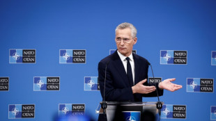 Zelenski pide a la OTAN m&aacute;s ayuda militar a Ucrania para frenar los avances rusos