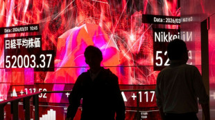 Las bolsas asi&aacute;ticas cierran dispares y el petr&oacute;leo baja ante un posible cambio de postura de Trump