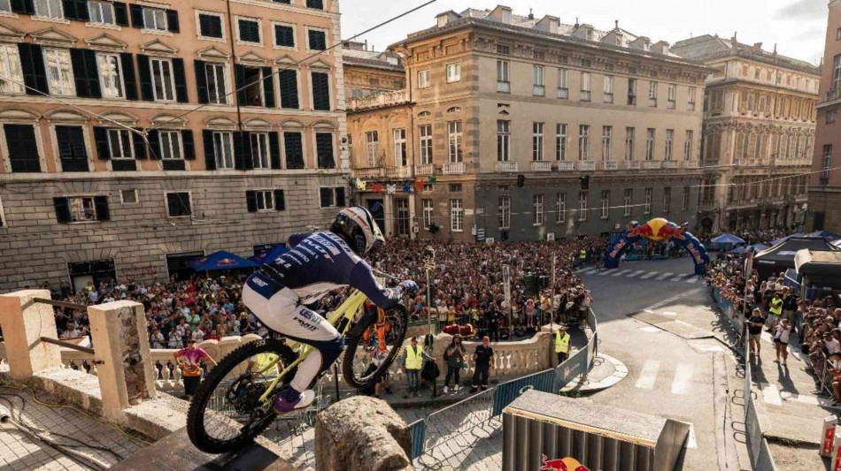 Urban downhill, il brasiliano Vieira rivince il Red Bull Cerro Abajo