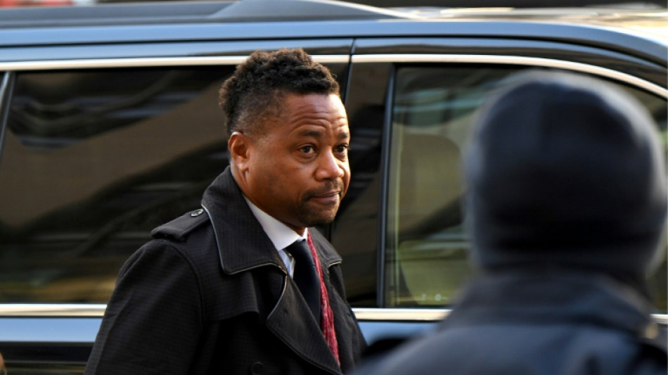 Cuba Gooding Jr reconnaît avoir embrassé une serveuse de force