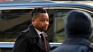 Cuba Gooding Jr reconnaît avoir embrassé une serveuse de force