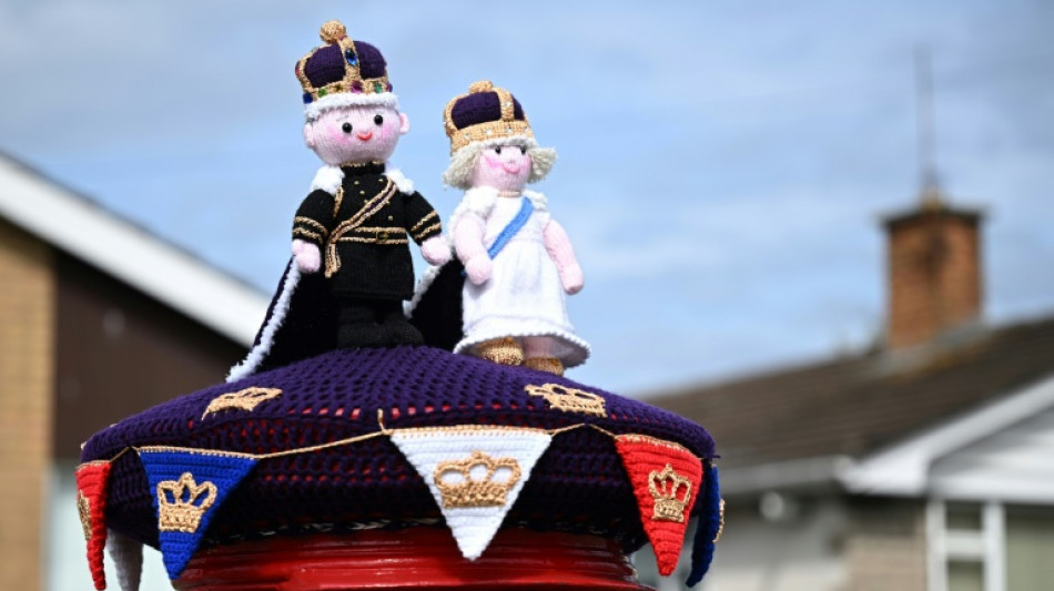Knit my king: UK 'yarnbombers' crochet for the coronation