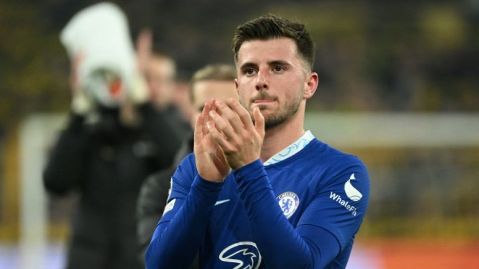 Mount confirms Chelsea departure after Man United reports