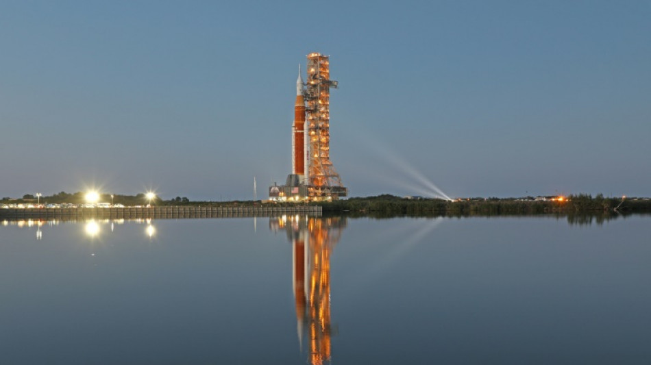 NASA delays final test for moon shot