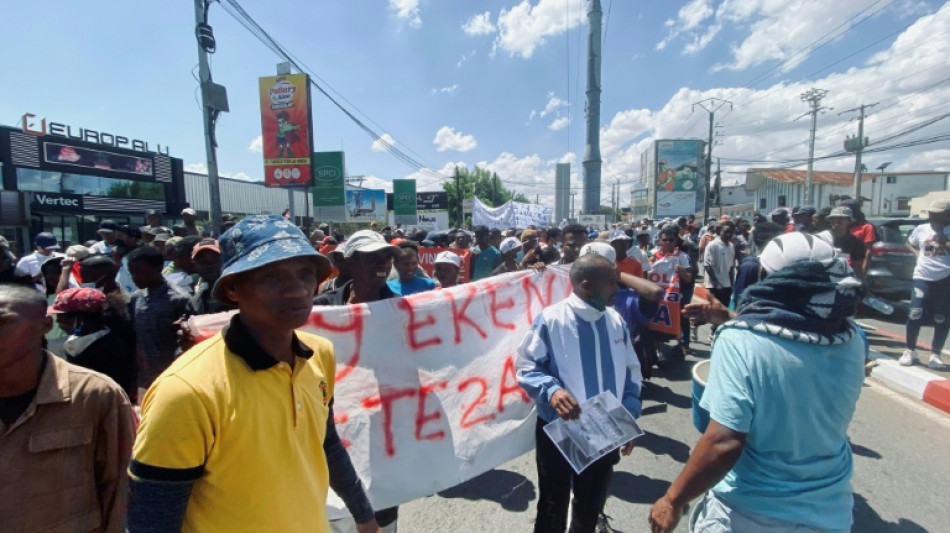 Madagascar: rassemblements pro et anti-gouvernement, tirs de gaz lacrymogène à Antananarivo