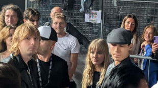 Damiano in concerto a Roma, i membri dei Maneskin sotto il palco