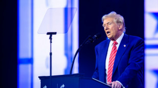 Trump desea una "feliz Navidad" a los "lun&aacute;ticos de izquierda" en una serie de publicaciones en redes