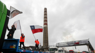 Trabajadores en huelga en la cupr&iacute;fera estatal chilena aceptan retomar el di&aacute;logo