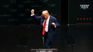 Relojes, McDonald's y primera cita, hechos ins&oacute;litos de la campa&ntilde;a en EEUU 